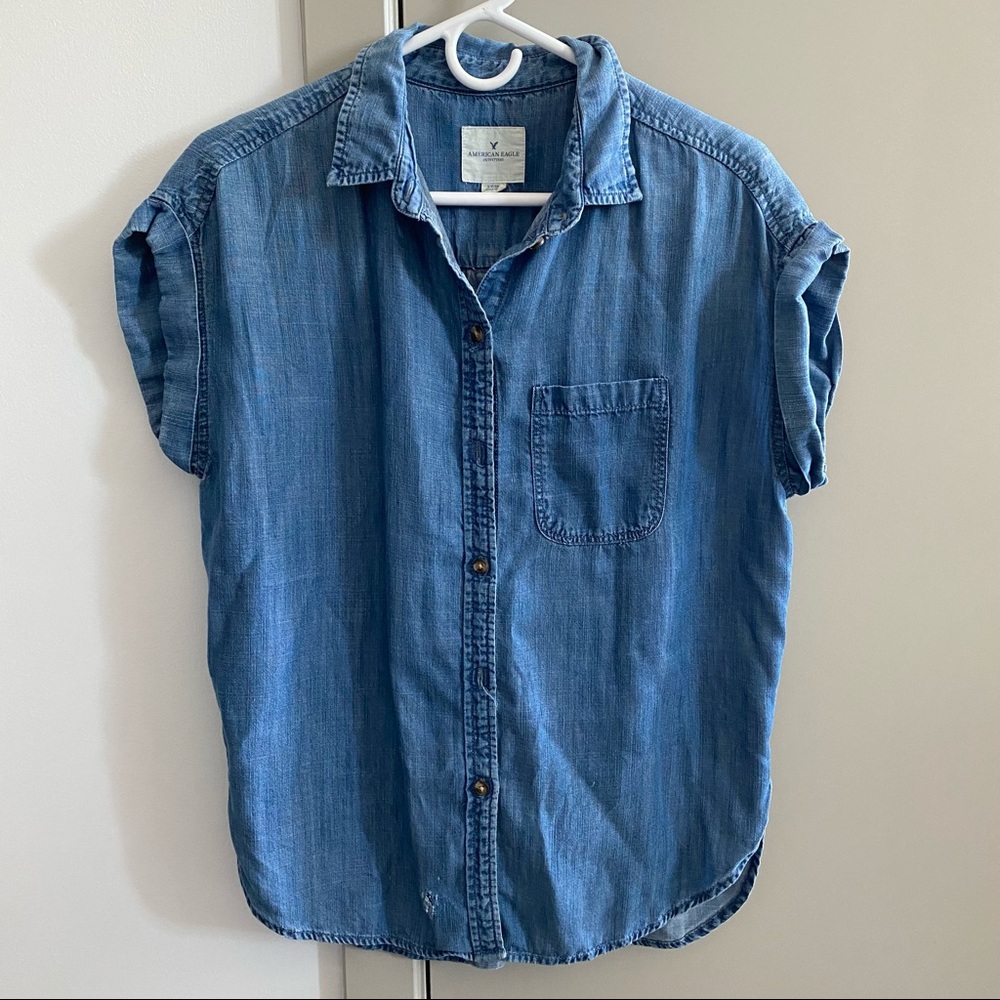 AE blue chambray button down tee